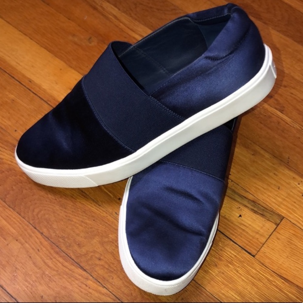 Vince Warren Women’s Blue Slide Sneakers